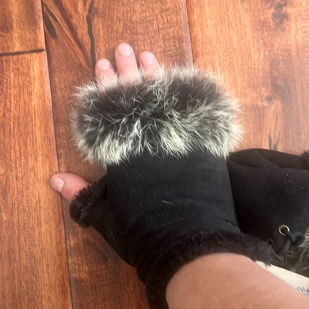 NWT Fingerless Gloves with Genuine Rabbit Fur